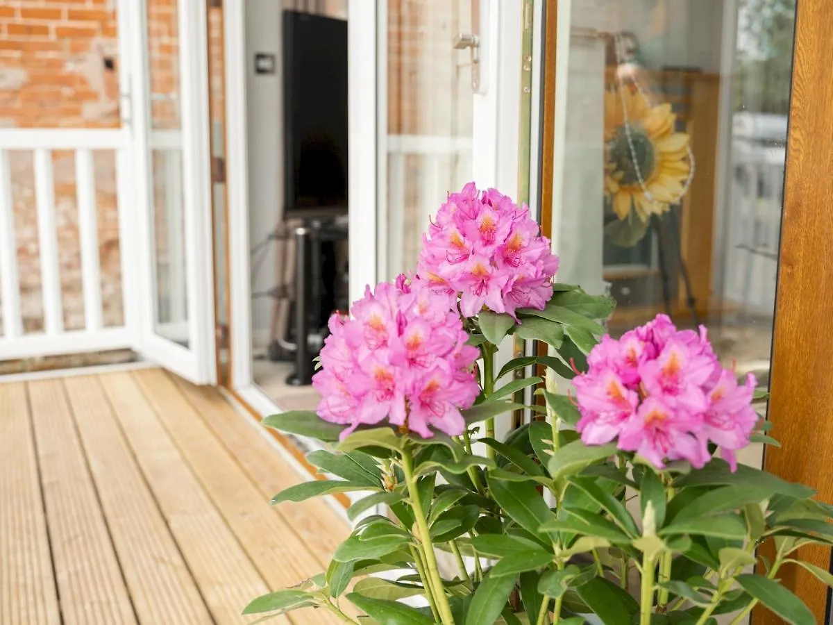 Pass The Keys The Lodge At Point House Farm - Sleeps Up To 6 Chester United Kingdom