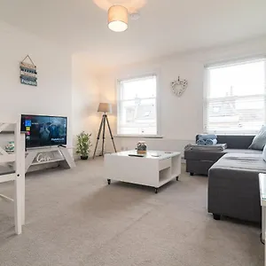 light-and-airy-1-bedroom-flat-700m-from-the-beach.bournemouth-hotels.org/