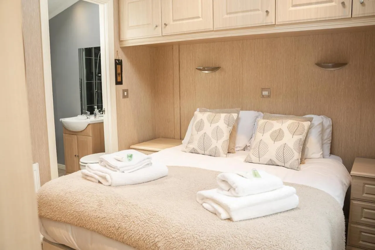 Pass The Keys The Lodge At Point House Farm - Sleeps Up To 6 Chester Holiday home